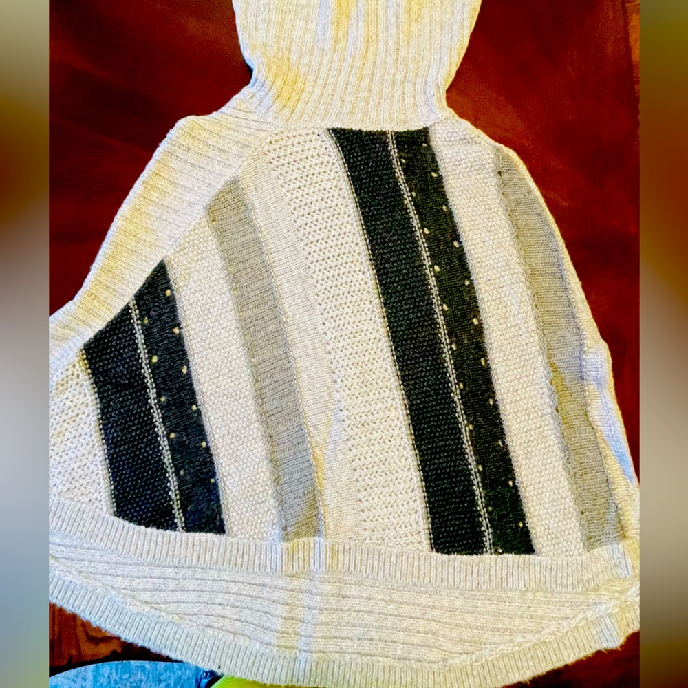 Great cape! Like a new!!! Excellent condition one of a kind